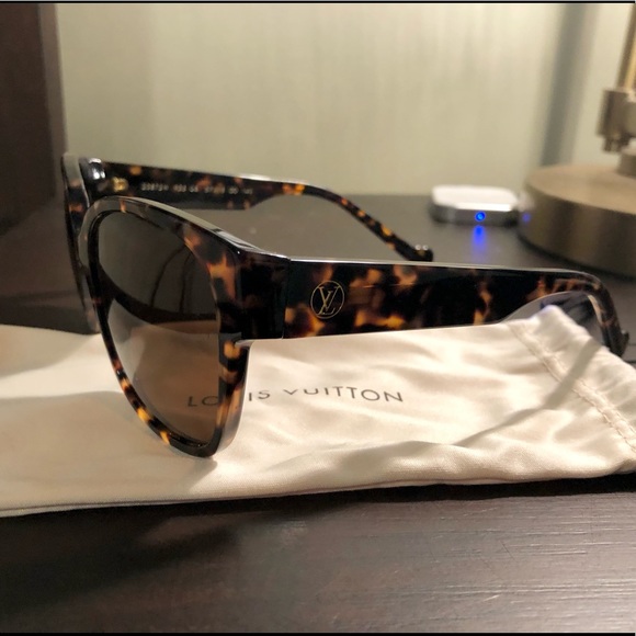 Louis Vuitton Sunglasses - Picture 4 of 7
